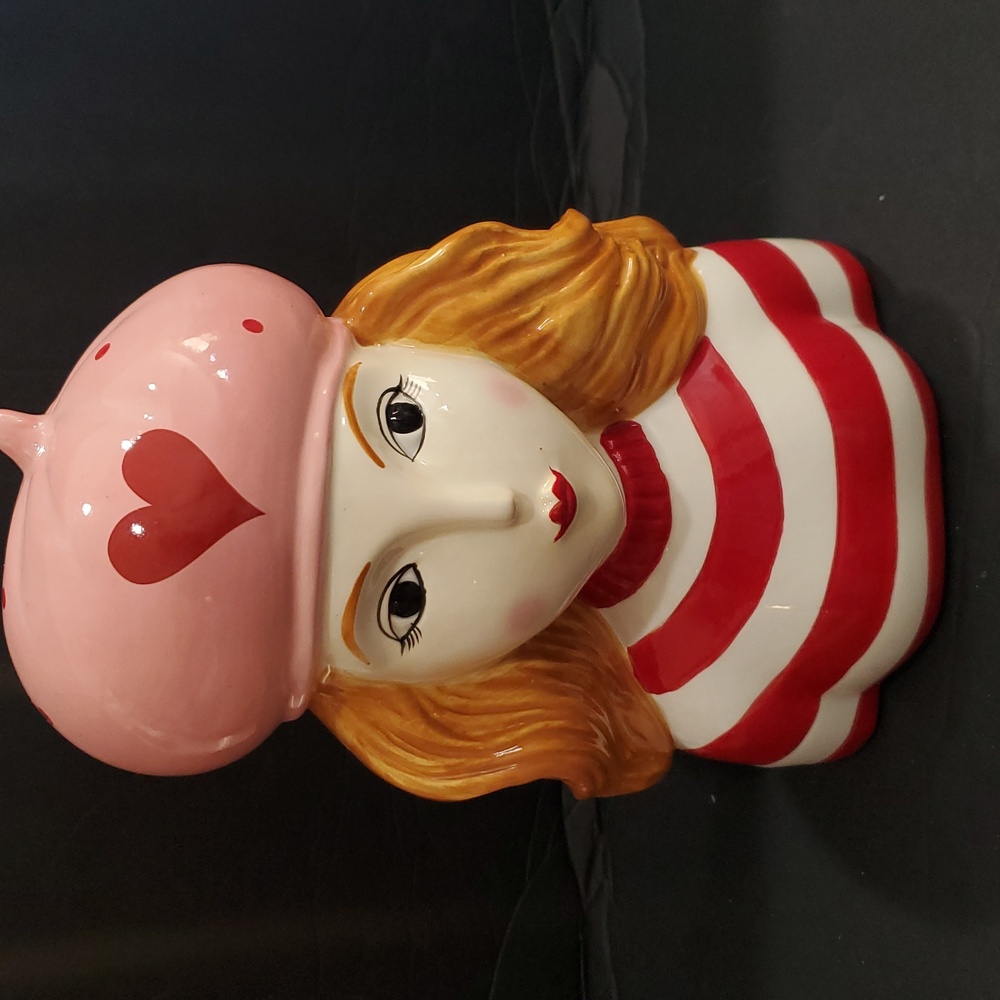 Emily in Paris in pink‎ red heart beret red white striped top ceramic bust decor